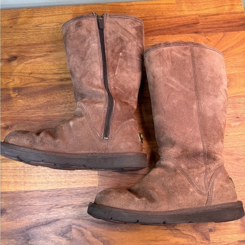 Ugg Boots Style 1890 Mid Calf Suede Sheepskin Brown Size 6 FLAW